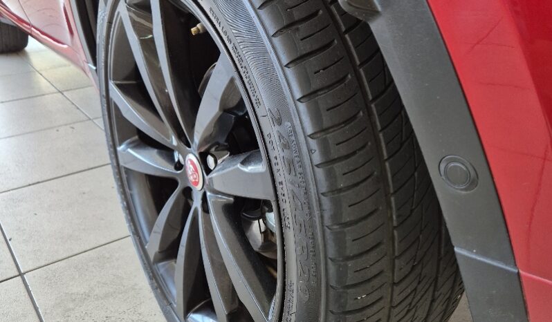 
								Jaguar E-Pace 2.0 P250 R-Dynamic S 4WD full									
