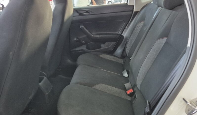 
								Volkswagen Polo Track 1.0 Flex 12V 5p full									