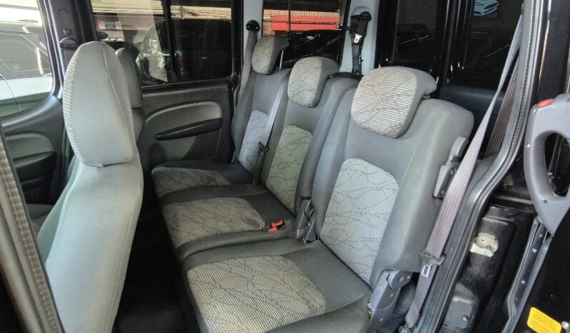 
								Fiat Doblò Essence 1.8 16V (Flex) full									