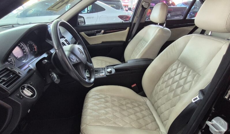 
								Mercedes-Benz Classe C C 180 CGI Classic Blue Efficiency full									