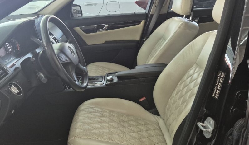 
								Mercedes-Benz Classe C C 180 CGI Classic Blue Efficiency full									