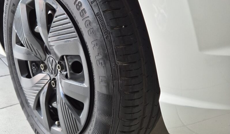 
								Volkswagen Polo Track 1.0 Flex 12V 5p full									