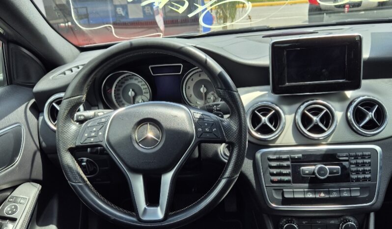 
								Mercedes-Benz GLA 200 GLA 200 1.6 Advance full									