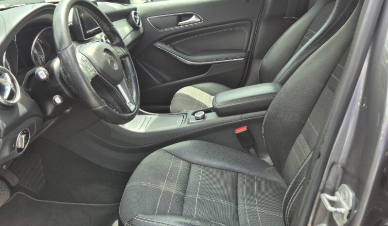 
								Mercedes-Benz GLA 200 GLA 200 1.6 Advance full									