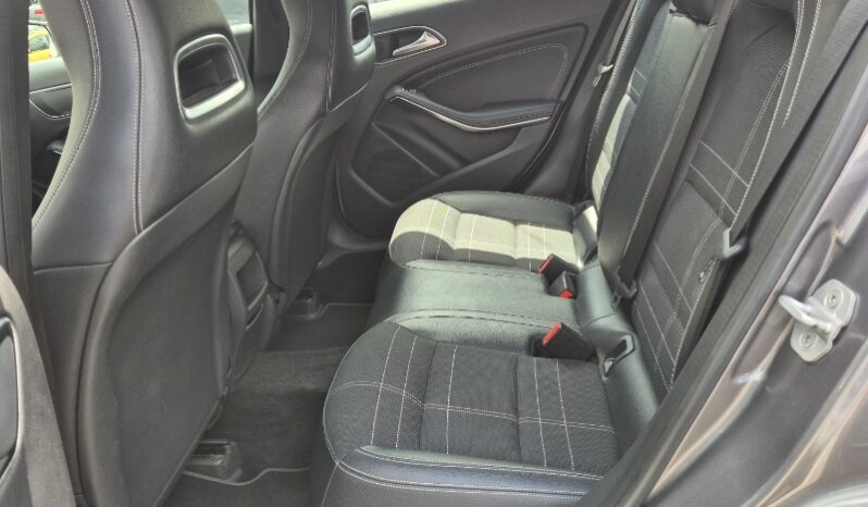 
								Mercedes-Benz GLA 200 GLA 200 1.6 Advance full									