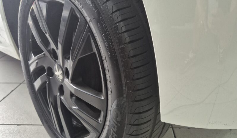 
								Peugeot 208 Style 1.0 (Flex) full									