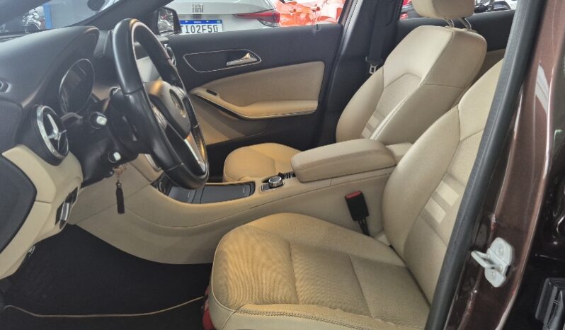 
								Mercedes-Benz GLA 200 GLA 200 1.6 Advance full									