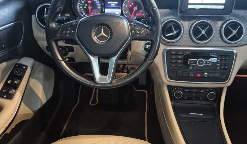 
								Mercedes-Benz GLA 200 GLA 200 1.6 Advance full									