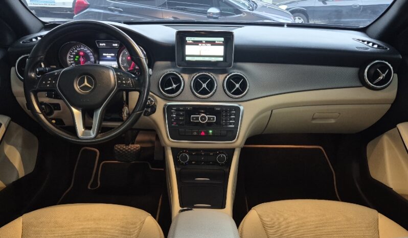 
								Mercedes-Benz GLA 200 GLA 200 1.6 Advance full									