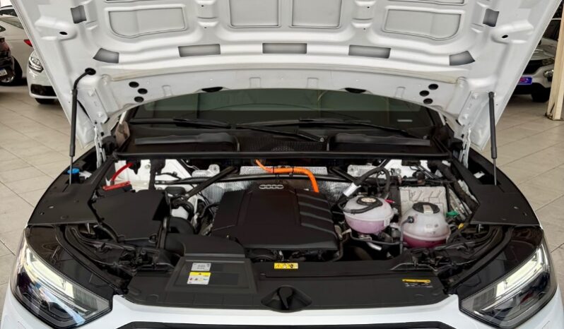 
								Audi Q5 Performance TFSIe full									