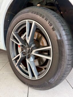 
										Audi Q5 Performance TFSIe full									