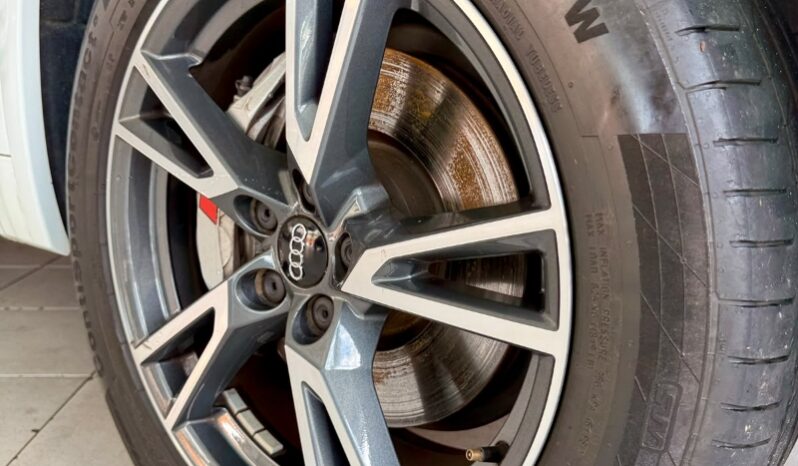 
								Audi Q5 Performance TFSIe full									