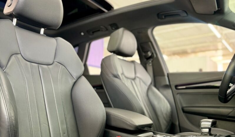 
								Audi Q5 Performance TFSIe full									