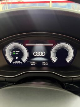 
										Audi Q5 Performance TFSIe full									