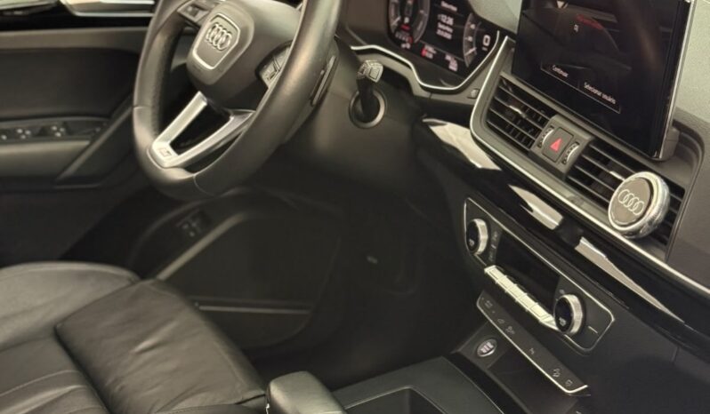 
								Audi Q5 Performance TFSIe full									