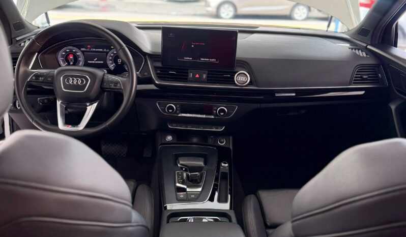 
								Audi Q5 Performance TFSIe full									