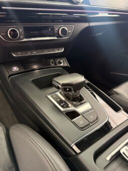 
										Audi Q5 Performance TFSIe full									