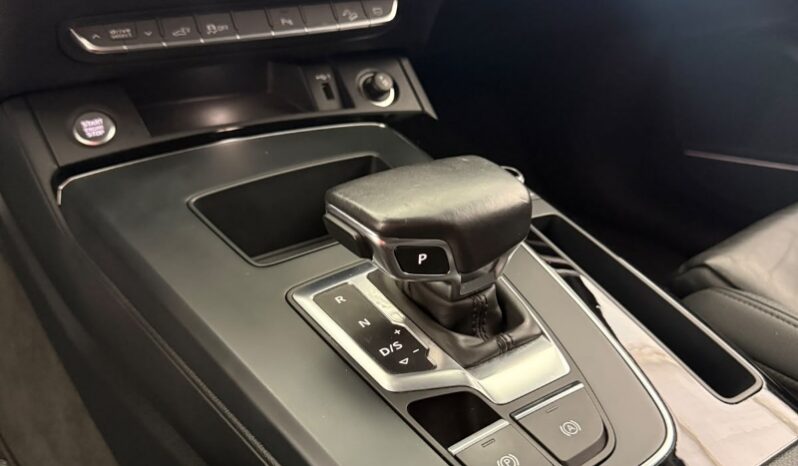 
								Audi Q5 Performance TFSIe full									