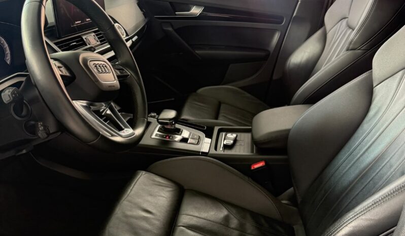 
								Audi Q5 Performance TFSIe full									
